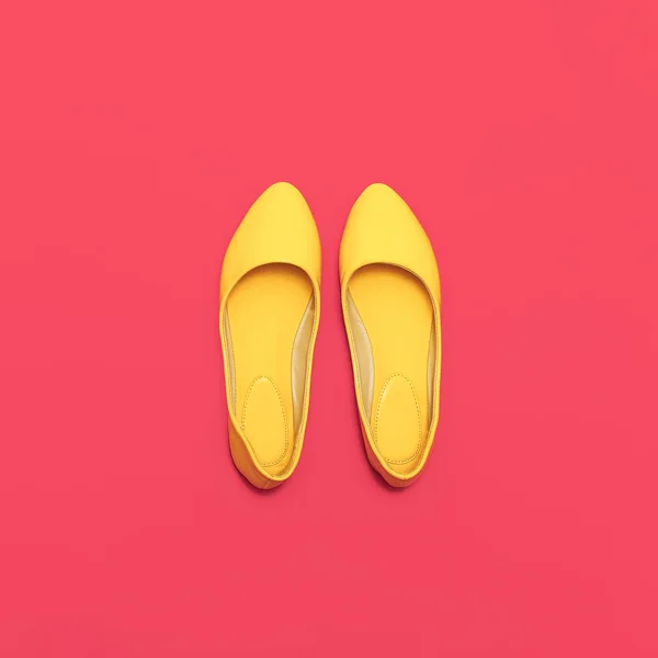 Okouzlující Dámská obuv na růžovém pozadí — Stock fotografie