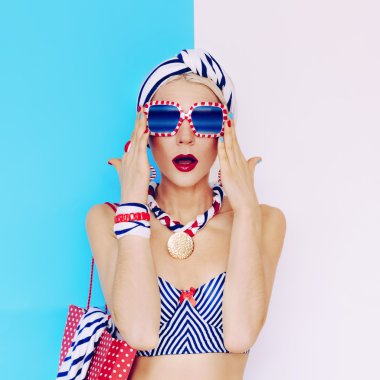 Yaz Bayan. Göz alıcı vintage tarzı. Deniz moda