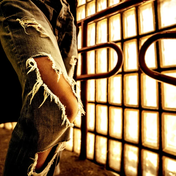 Torn jeans. Urban fashion style — Stock Photo, Image