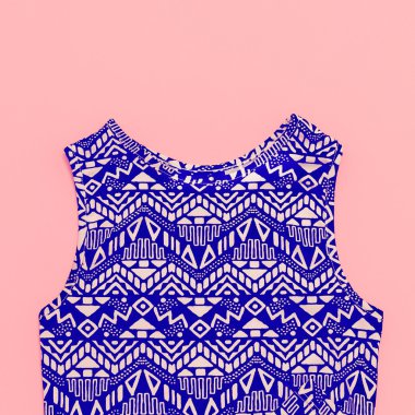 Moda üst geometrik yazdırır.
