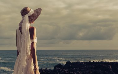 Şehvetli Bayan şapka ve takı aksesuar güneş, plajda