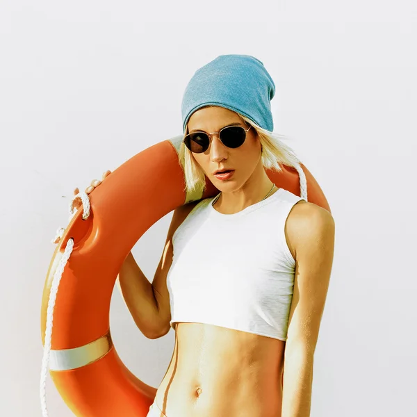 Fashionable Blonde. Summer. Lifebuoy. Fashion style beach — Stockfoto