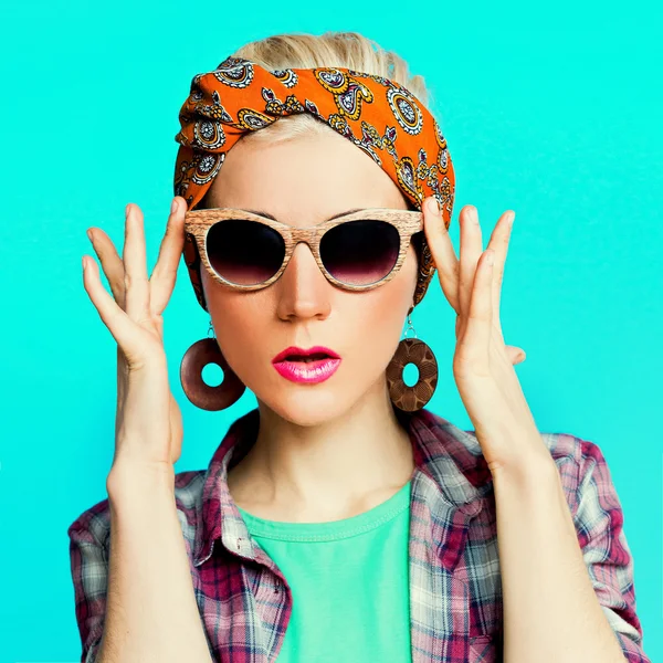 Fashion blond girl in trendy hair accessories. Headscarf. — Stock Photo, Image