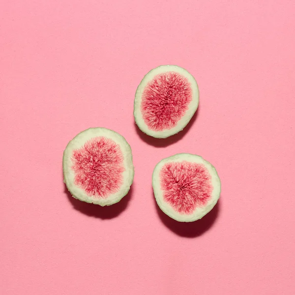 Fresh figs on pink background — Stock Photo, Image