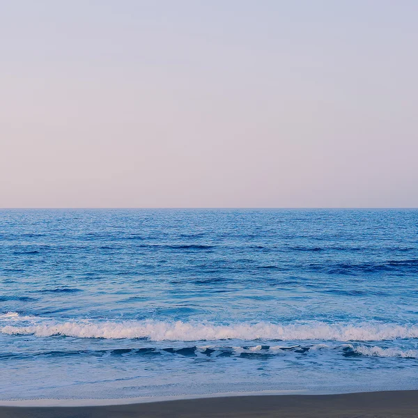 Oceano Azul. Estilo de moda mínima — Fotografia de Stock