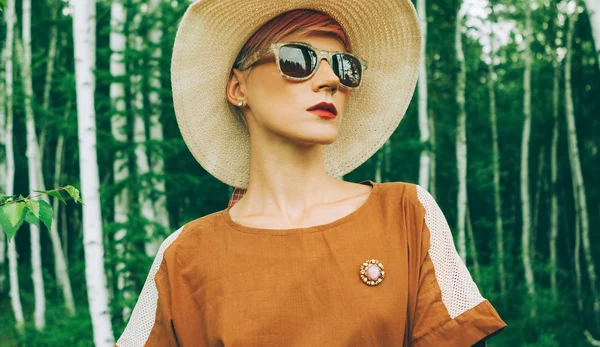 Lady Vintage style outdoors — Stock Photo, Image