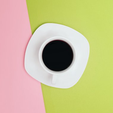 En az moda vanilya stil. Siyah içki fincan