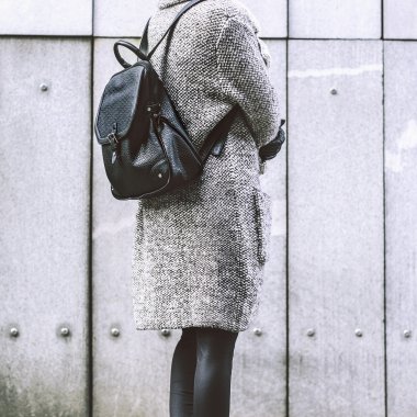 Şık modeli. Şık aksesuarlar. Kentsel konumu