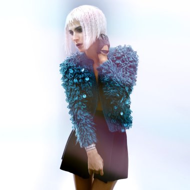 Şık akşam giymek çekici sarışın.