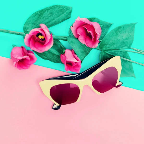 Gafas de sol de moda. Estar en tendencia — Foto de Stock