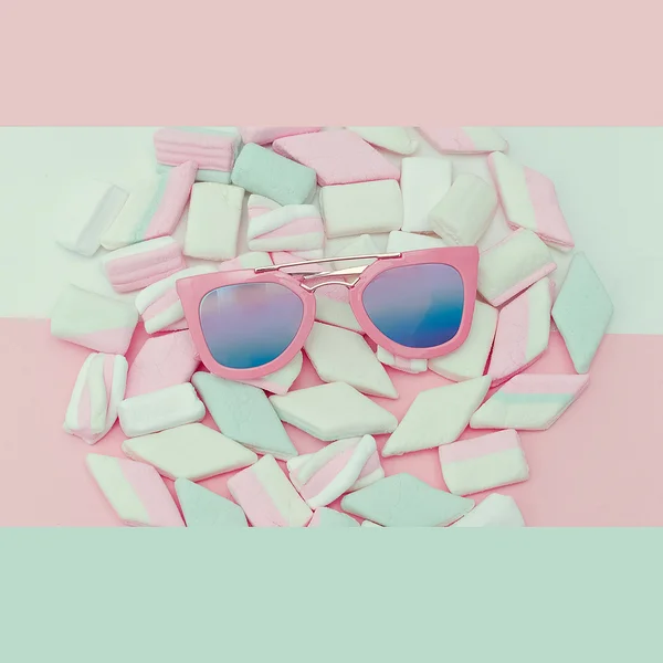 Stylish pink sunglasses on sweet background. Pastel colors trend — Stock Photo, Image