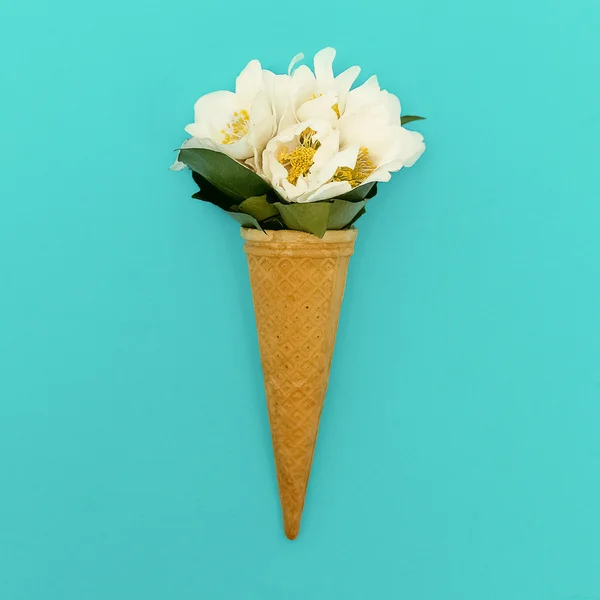 Ice Cream bukett. Minimalism klädstil — Stockfoto