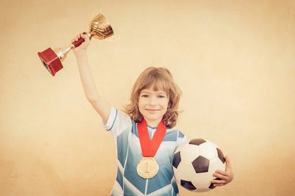 Dítě je předstírat, že fotbalista — Stock fotografie