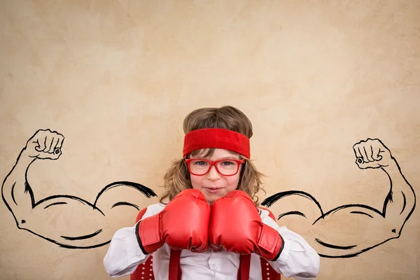 Divertido niño ganador . — Foto de Stock