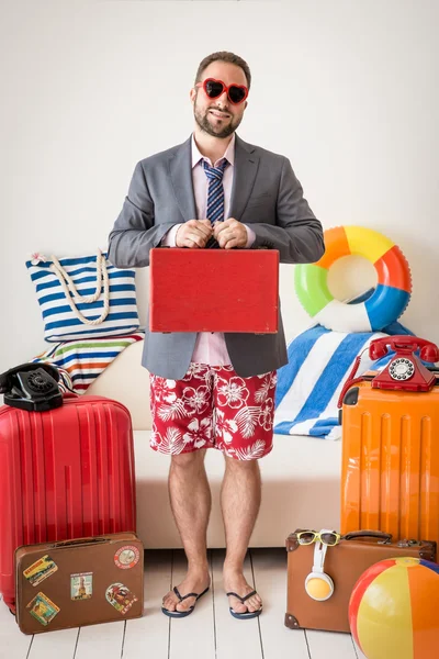 Biznesmen gotowy na letnie wakacje — Zdjęcie stockowe