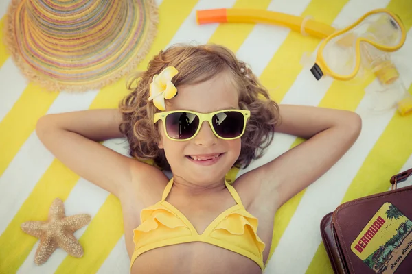 Happy child on the beach — Stock Photo, Image