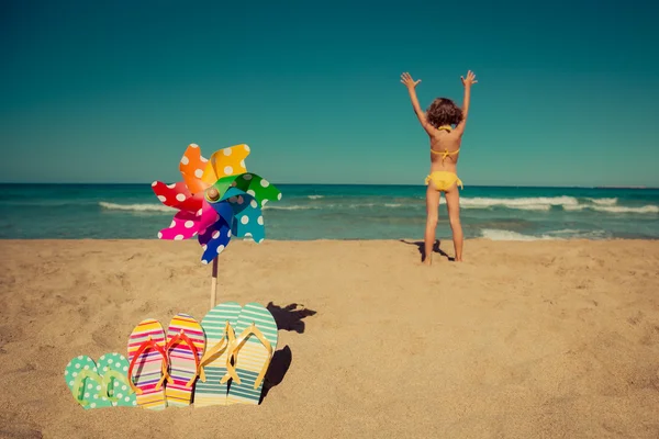 Dziecko, relaks na plaży — Zdjęcie stockowe