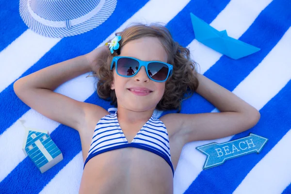 Happy child on beach — Stock Photo, Image