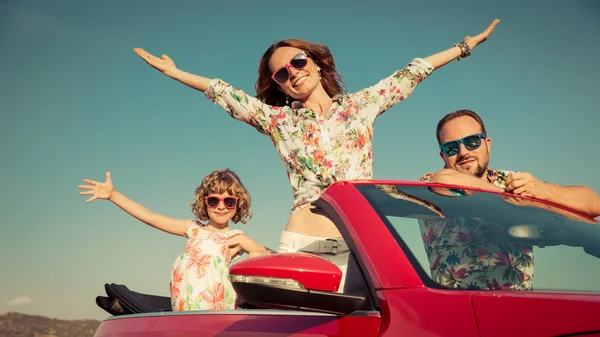 Famiglia che viaggia in auto — Foto Stock