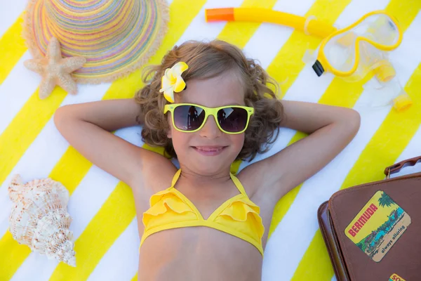 Sahilde mutlu çocuk