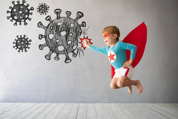 Superheldenkind Springt Vor Grauem Betonhintergrund Superhelden Kind Spielt Hause Coronavirus — Stockfoto