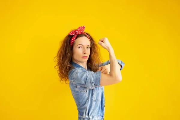 Retro Portrait Strong Woman Yellow Backgrond Can Concept Labor Day — Stock Photo, Image