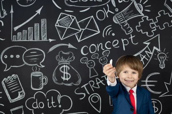 Che Idea Brillante Studente Bambino Divertente Classe Contro Lavagna Nera — Foto Stock