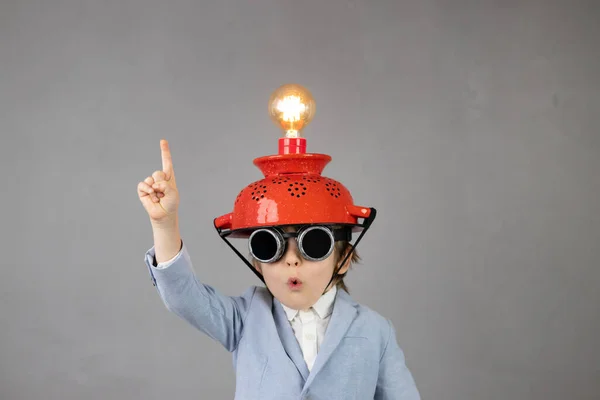 Niño Listo Finge Ser Hombre Negocios Chico Gracioso Usando Casco — Foto de Stock