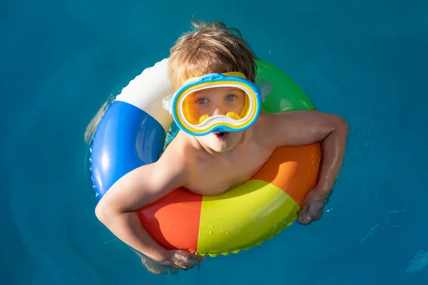 Glückliches Kind Das Pool Schwimmt Kinder Haben Spaß Den Sommerferien — Stockfoto