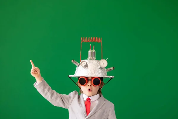 Strahlende Idee Lustiger Schüler Unterricht Glückliches Kind Gegen Grüne Tafel — Stockfoto