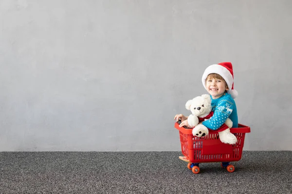 Gelukkig Kind Kerstkostuum Een Kind Een Winkelwagentje Grappig Kind Dat — Stockfoto