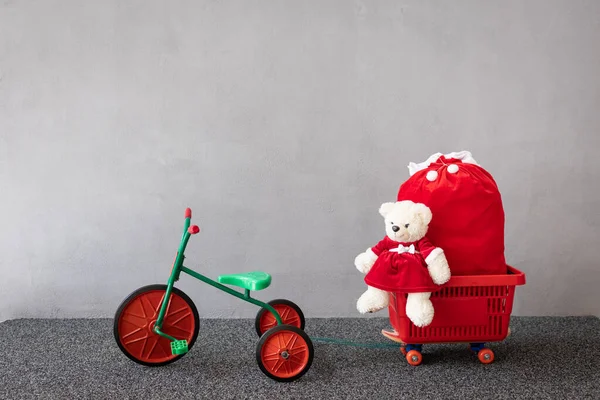 Urso Peluche Vestindo Traje Natal Sentado Triciclo Vintage Conceito Férias — Fotografia de Stock