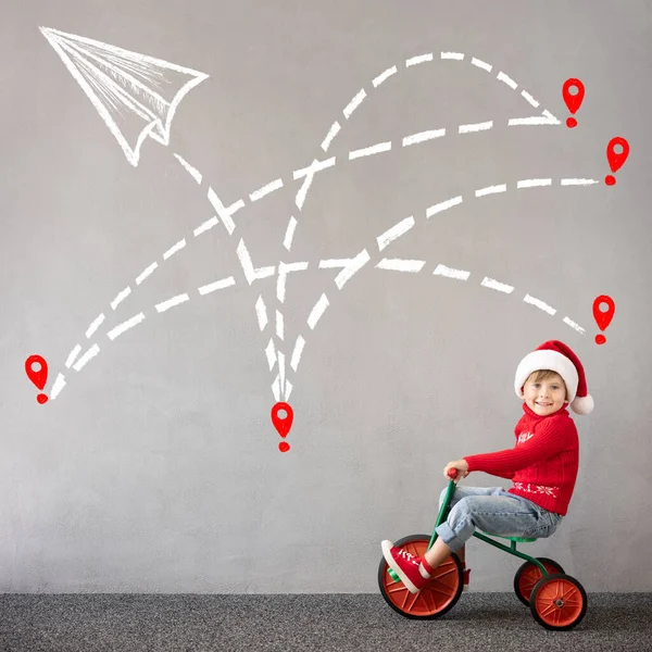 Niño Feliz Vistiendo Disfraz Navidad Bicicleta Infantil Niño Divertido Jugando — Foto de Stock