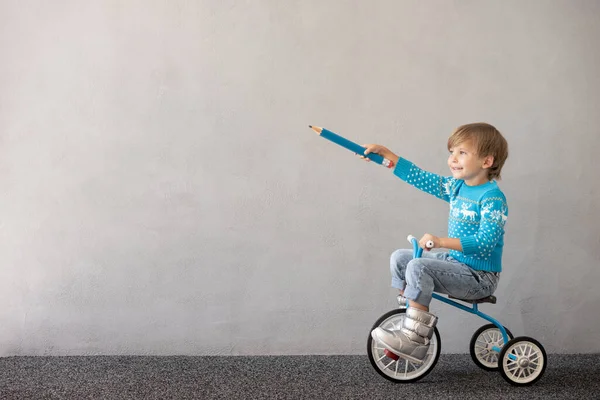 Щаслива Дитина Новорічному Костюмі Дитячий Велосипед Забавна Дитина Грає Малюк — стокове фото