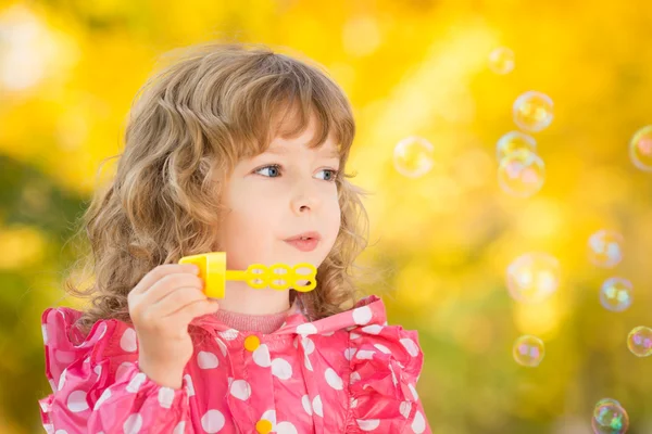 Child in autumn — Stock Photo, Image