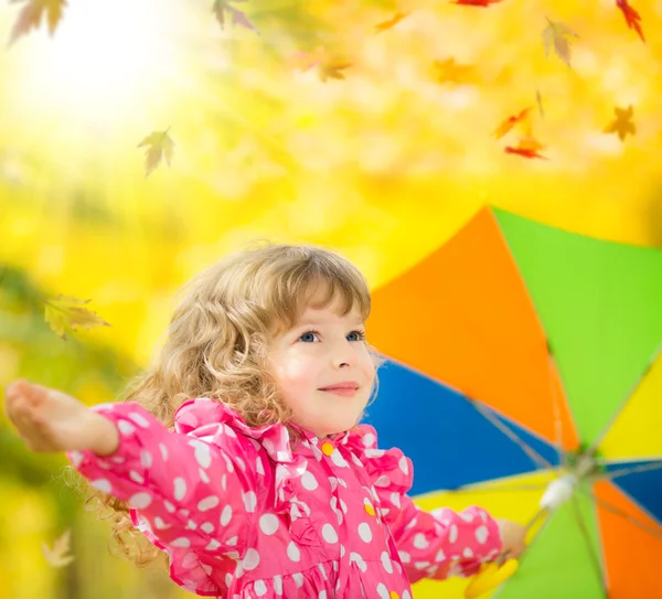 Niño en otoño — Foto de Stock