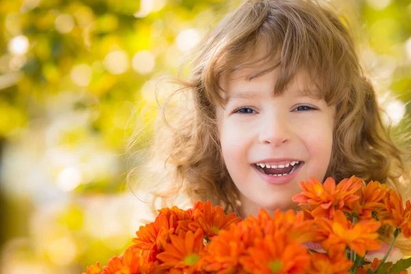 Niño en otoño — Foto de Stock