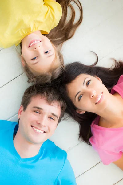 Porträt einer glücklichen Familie — Stockfoto