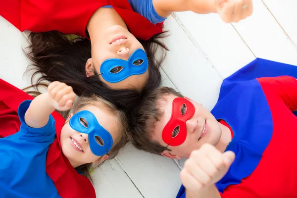 Familie der Superhelden — Stockfoto