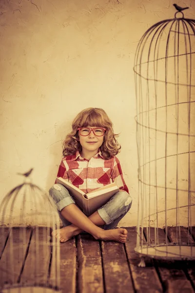 Kid reading the book — Stock Photo, Image