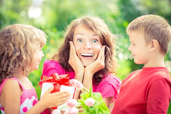 Happy family with bouquet of flowers — Stock Photo, Image