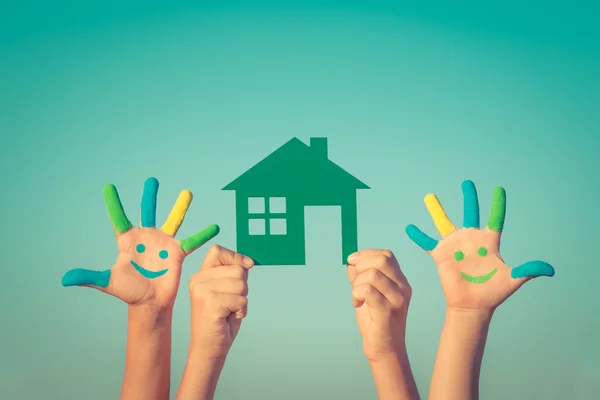 Children with smiley and house — Stock Photo, Image