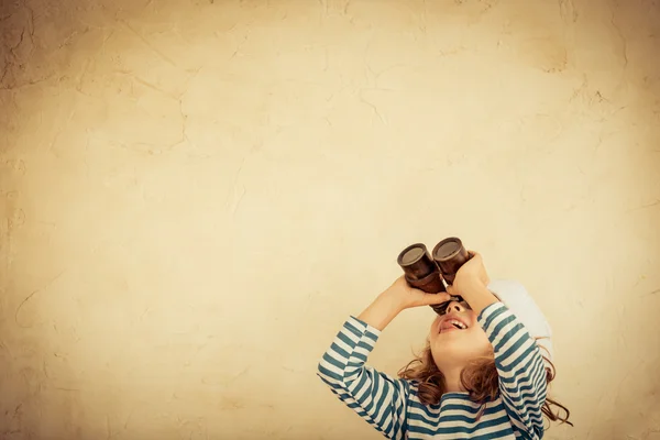 Child playing with  nautical binoculars — Stock Photo, Image