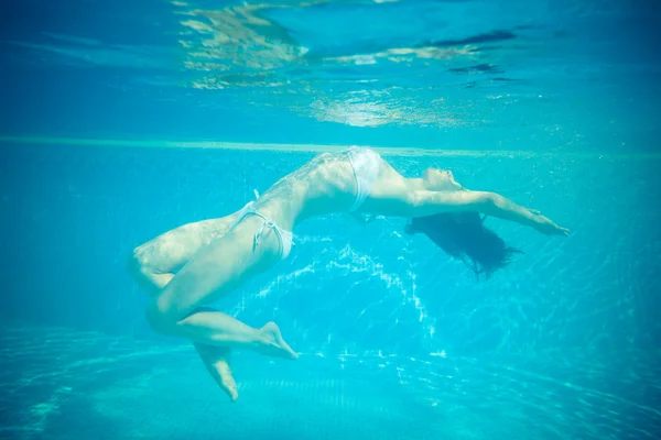 Underwater portrait of beautiful woman — Stock Photo, Image