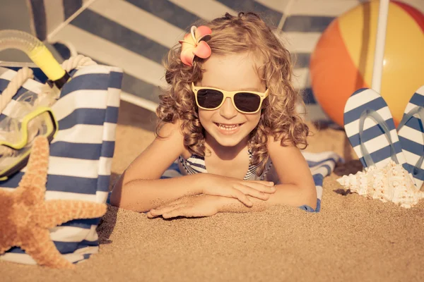 Happy child on the beach — Stock Photo, Image