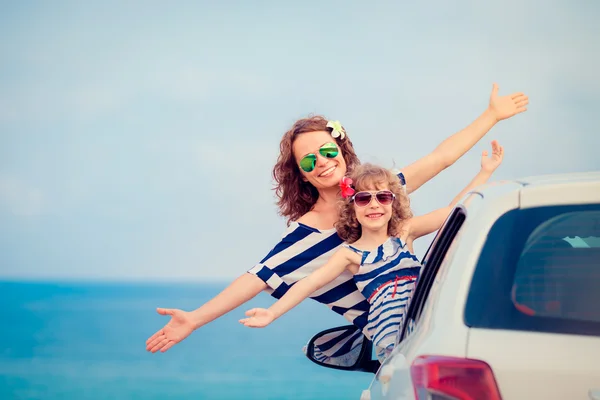 Família em viagem de carro — Fotografia de Stock