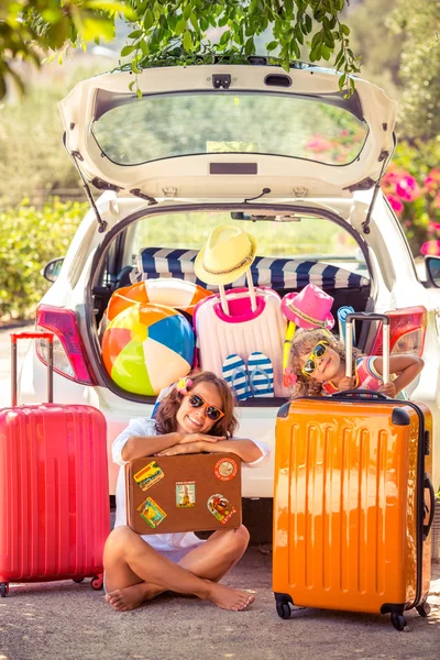 Familjen går på semester — Stockfoto