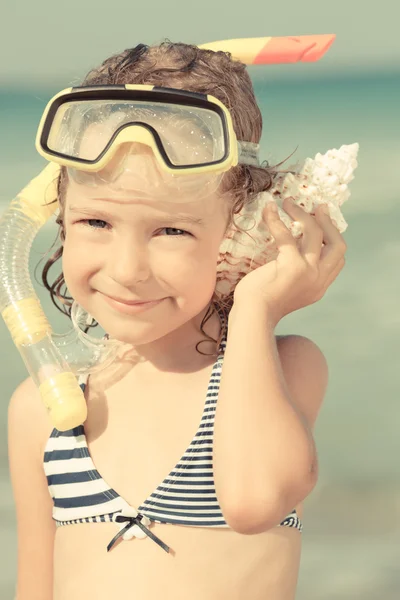 Bambino felice sulla spiaggia — Foto Stock