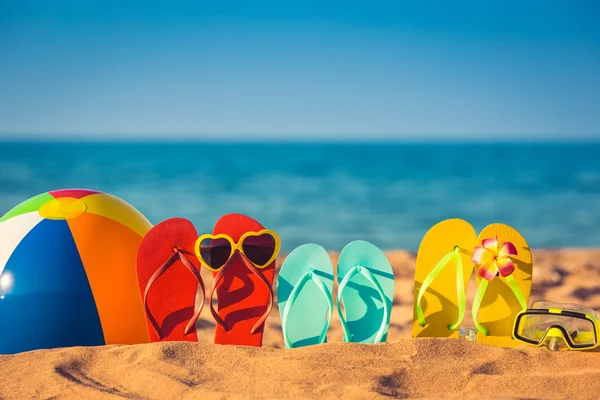 Flip-flops, παραλία μπάλα και αναπνευστήρας — Φωτογραφία Αρχείου