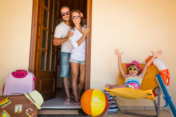 Familie im Urlaub — Stockfoto